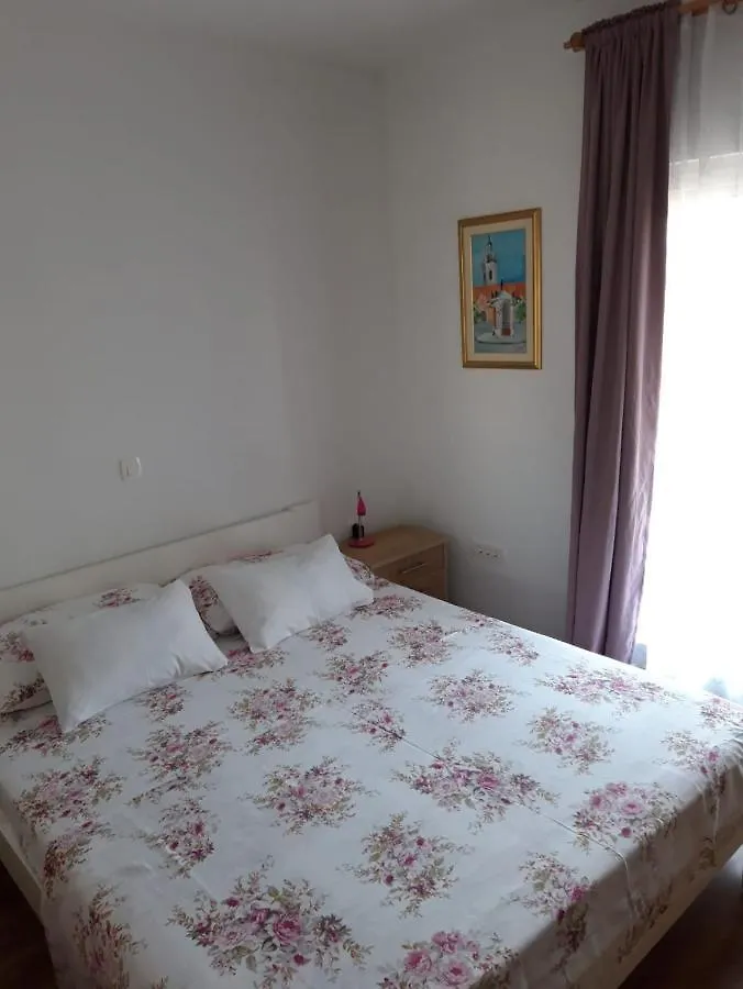 Apartments With A Parking Space Tkon, Pasman - 19127  Tkon